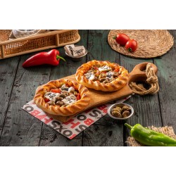 جبنة كردية ( سلطة زيتون اخضر مع جبنة بلدي )
